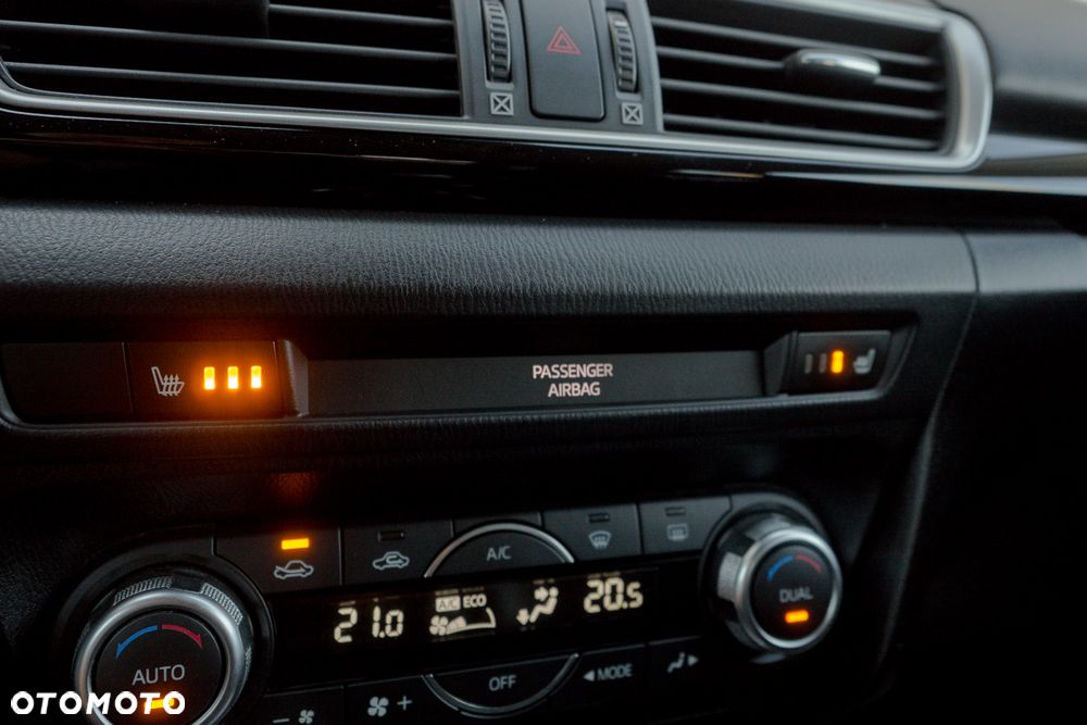 Mazda 3 SKYACTIV-G 120 NAKAMA - 28