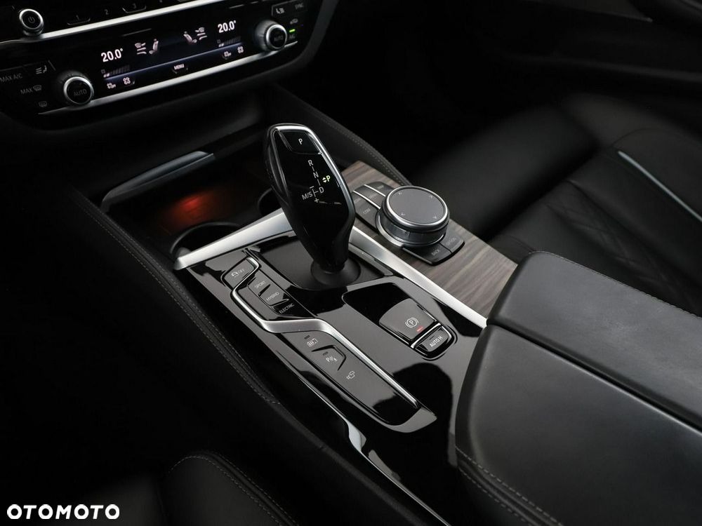 BMW Seria 5 530e xDrive Luxury Line - 35