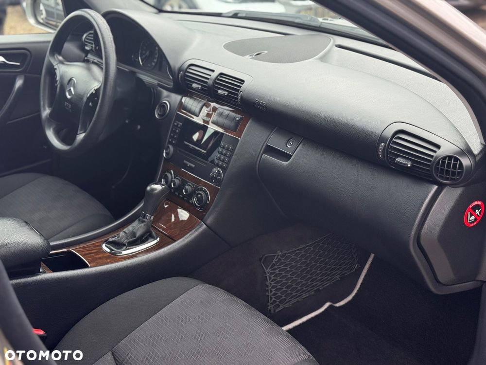 Mercedes-Benz Klasa C 180 T Kompressor Automatik Classic - 15