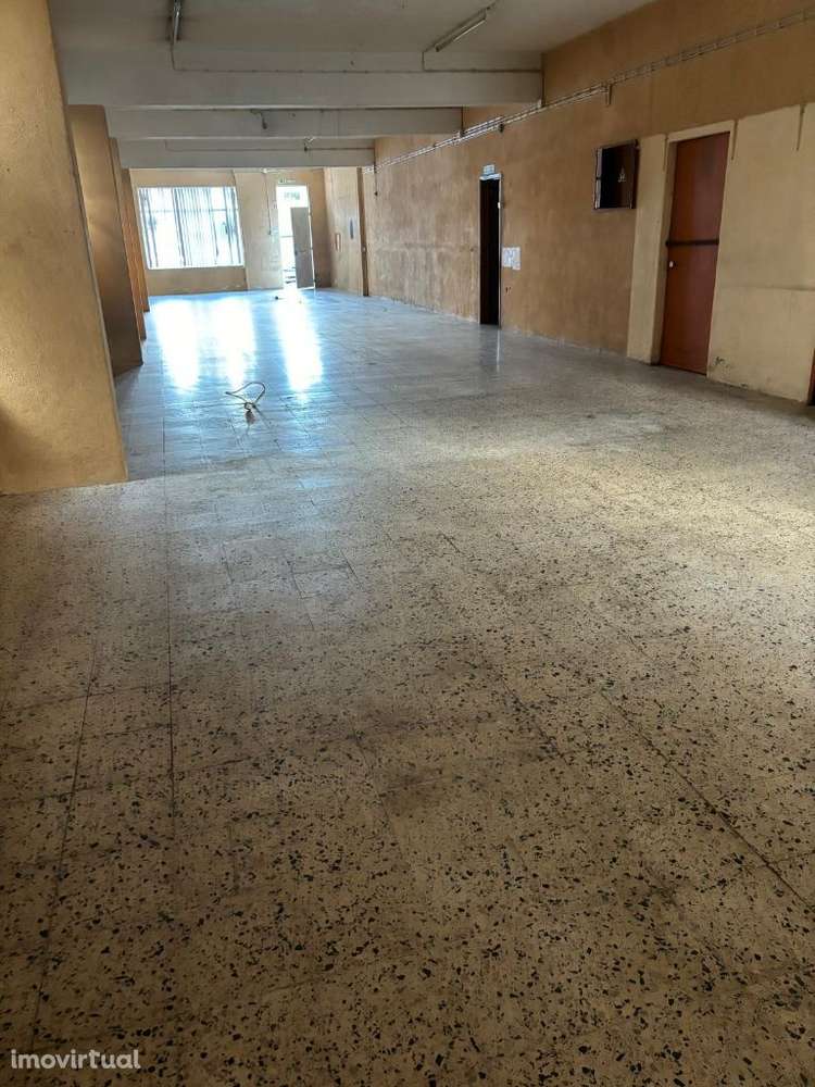 Espaço Comercial 196m2, Exc.Local., Possibiilidade converter Habitação - Grande imagem: 3/4