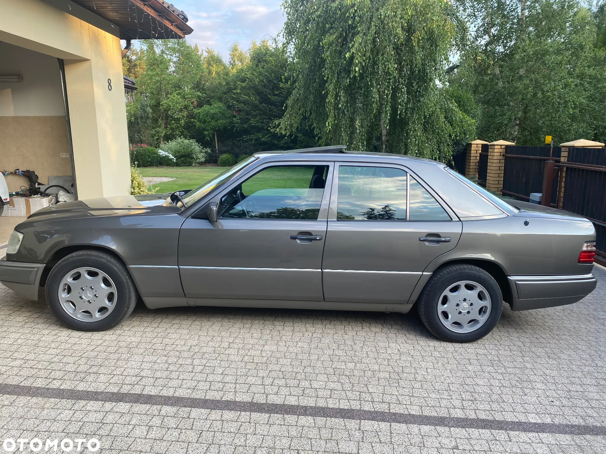 Mercedes-Benz Klasa E 300 D - 2