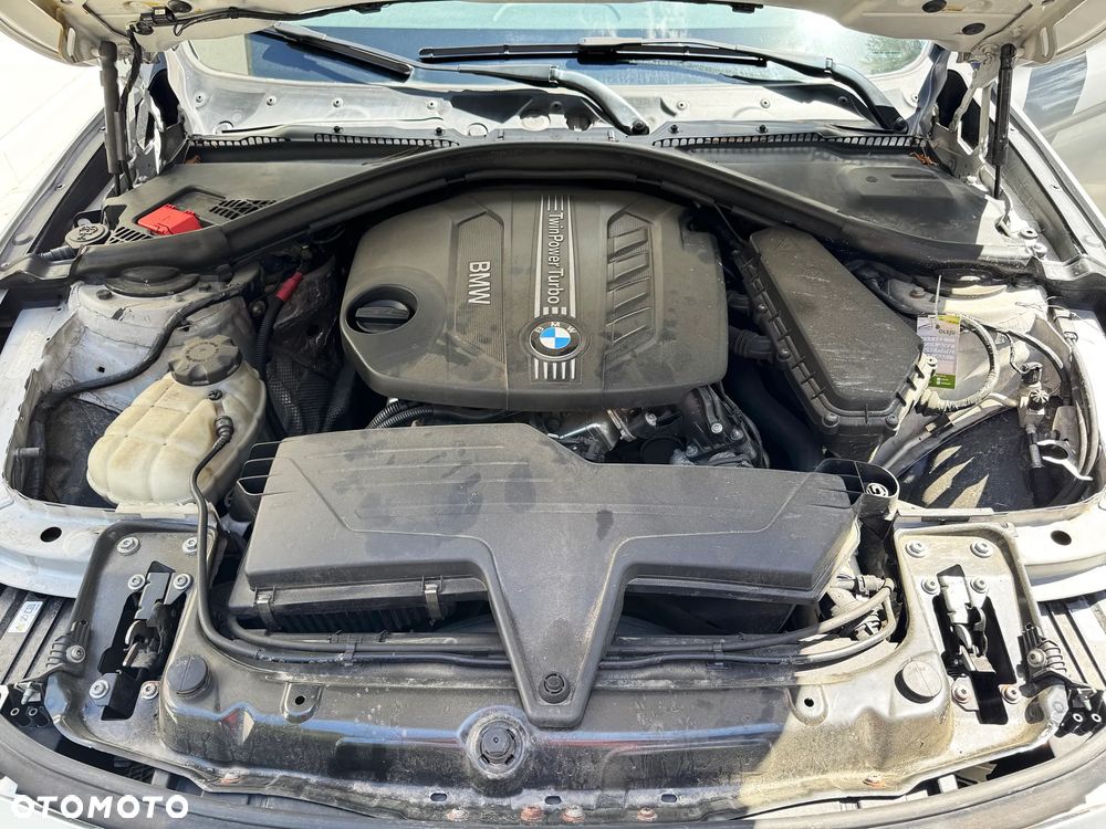BMW Seria 3 318d DPF Edition Sport - 39