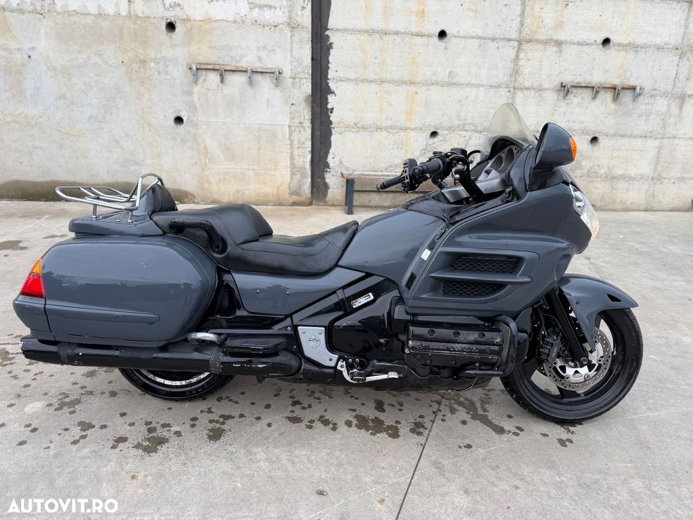 Honda GL 1800 Gold Wing - 3