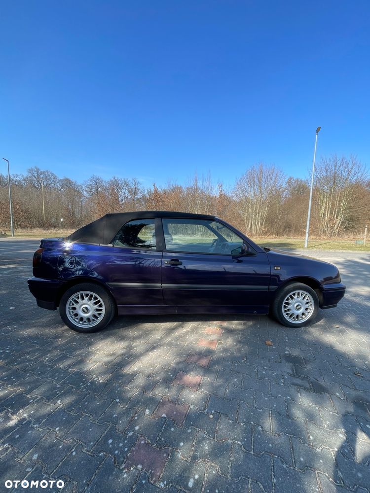 Volkswagen Golf 1.8 GL - 16