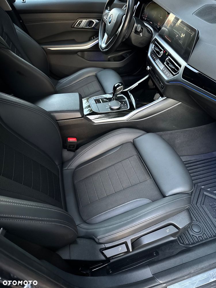 BMW Seria 3 320d Sport Line - 12