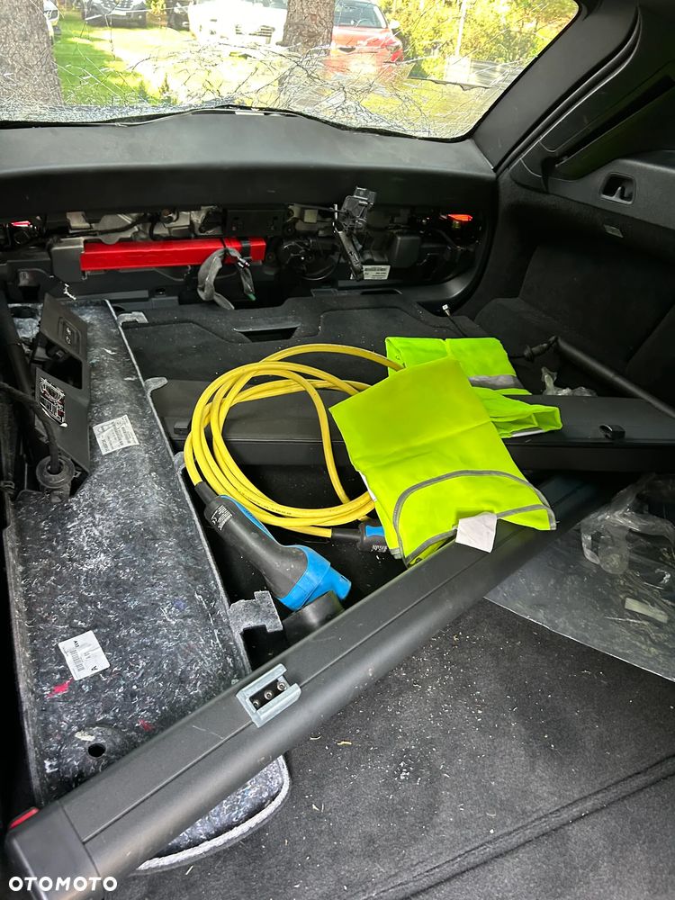 Volvo V90 T8 Twin Engine AWD Momentum - 27