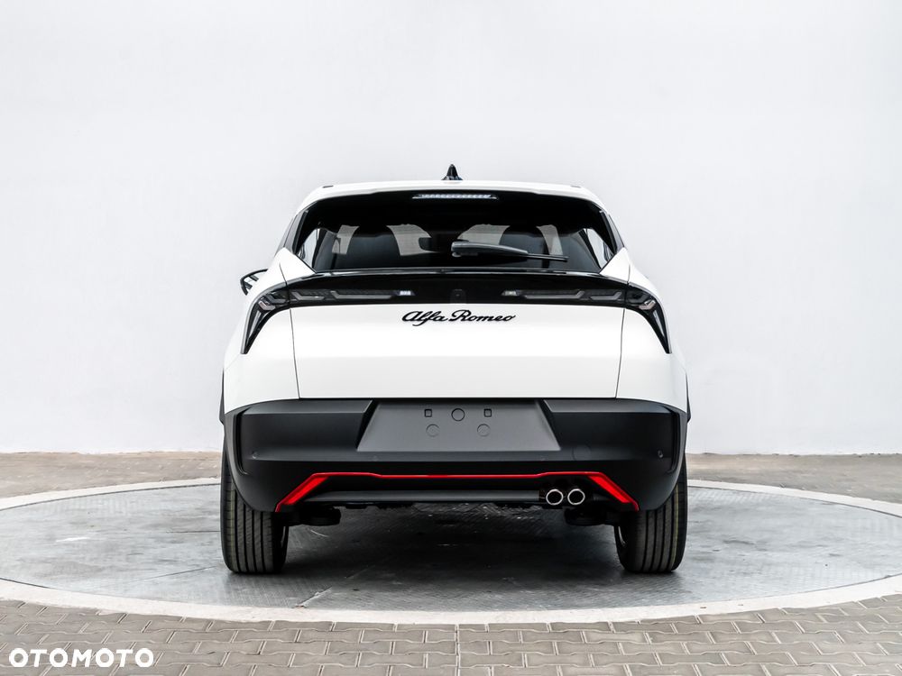 Alfa Romeo Junior ver-1-2-mhev-ibrida-q4-edct - 5