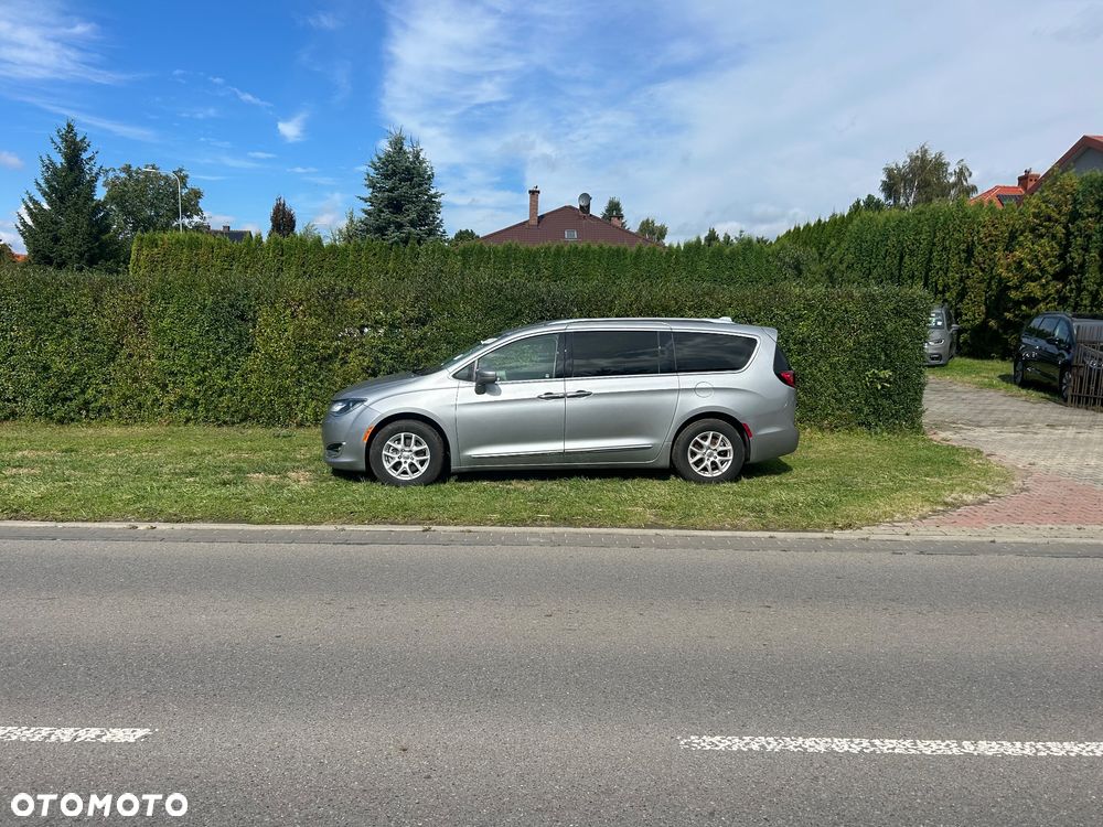Chrysler Pacifica - 1