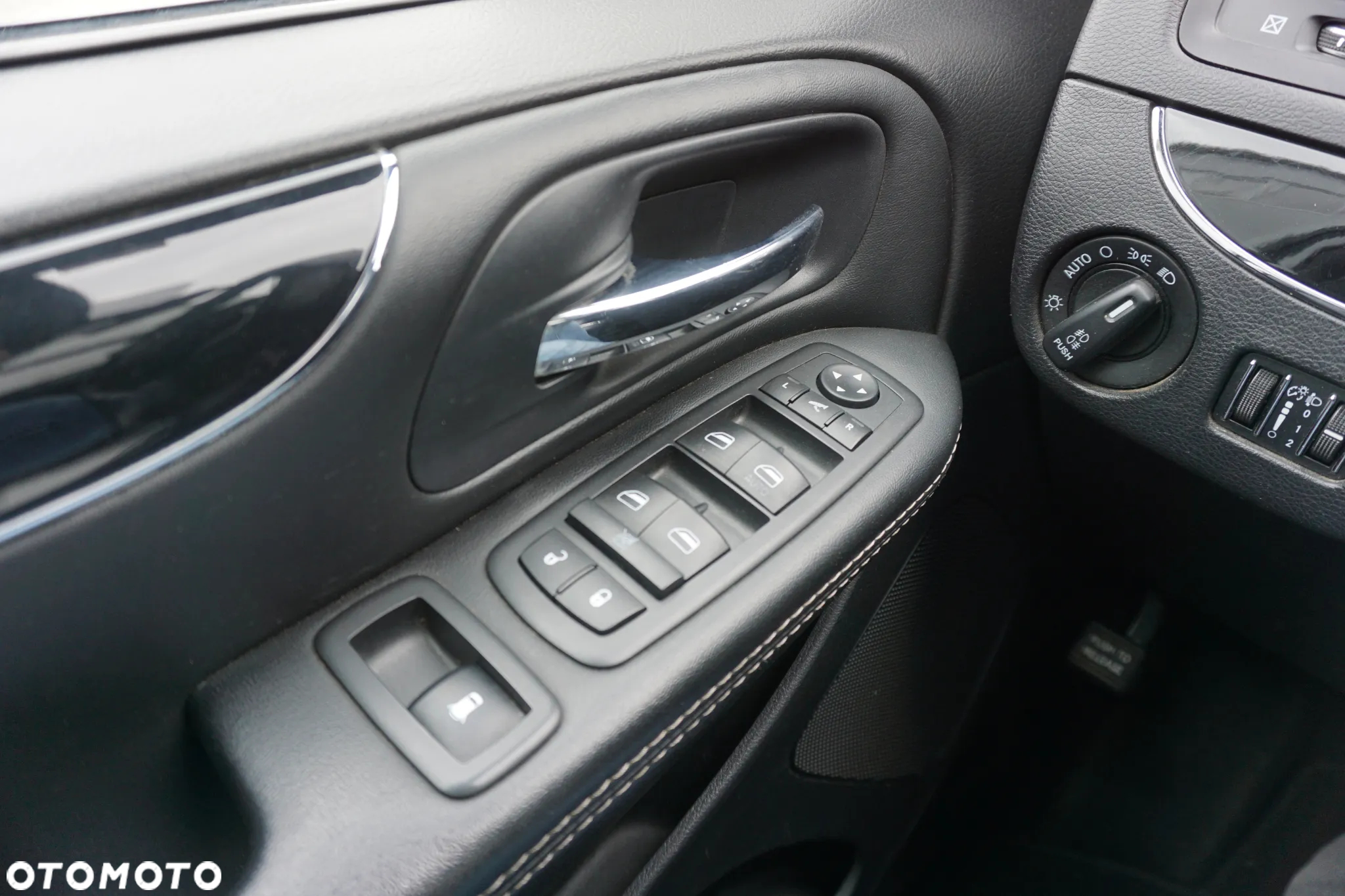 Lancia Voyager 2.8 Multijet 16v S - 8