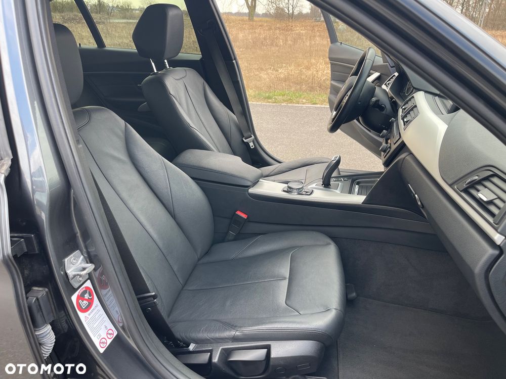 BMW Seria 3 320i - 24