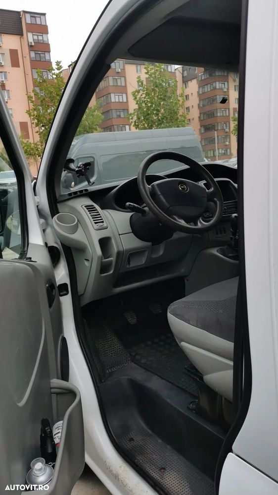 Opel Vivaro - 8