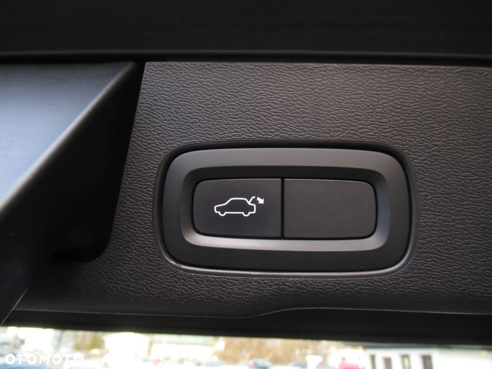 Volvo XC 60 T4 Momentum Pro - 37