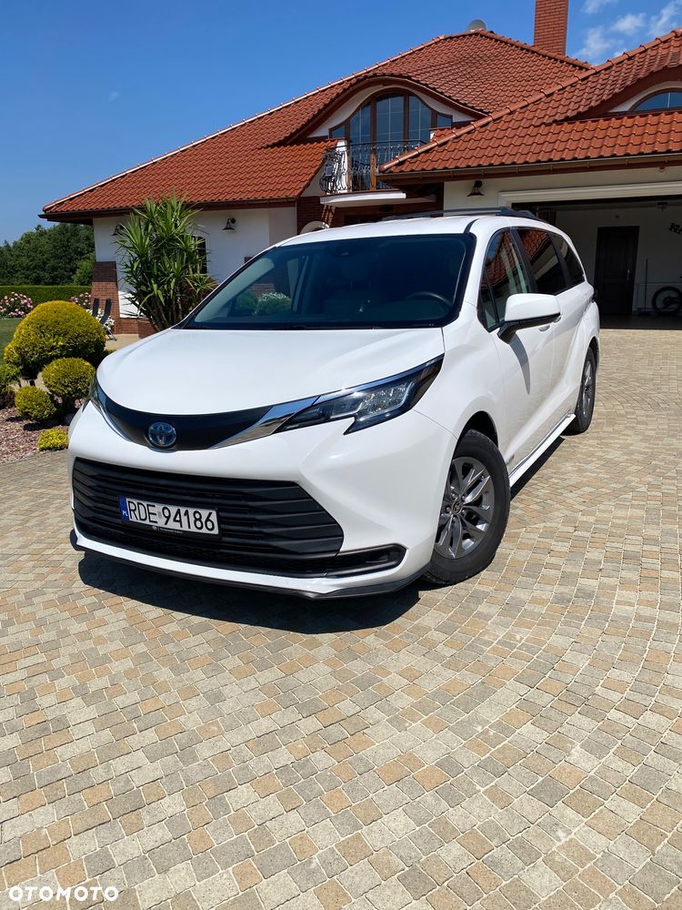 Toyota Sienna - 1