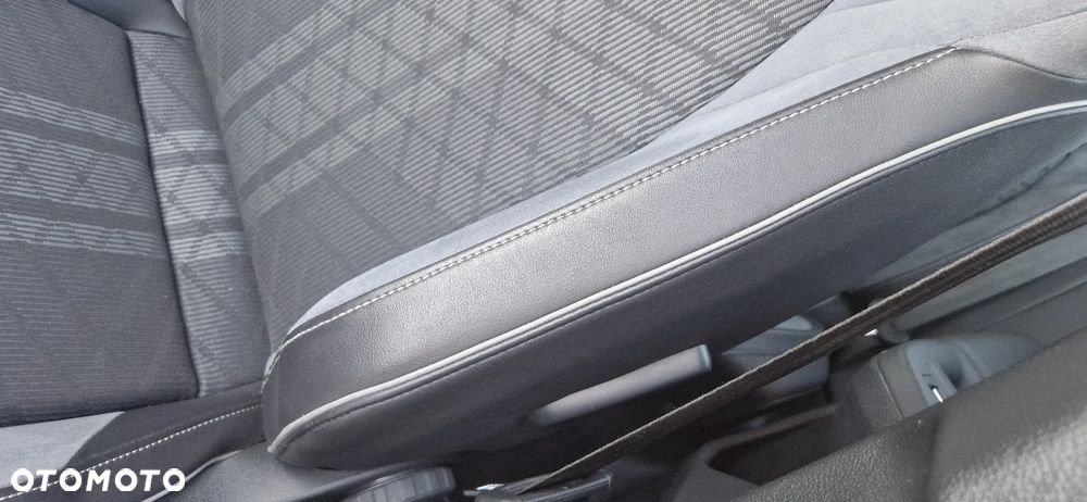 Volkswagen Golf 2.0 TDI SCR DSG R-Line - 9