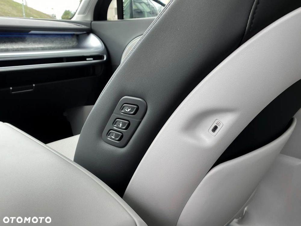 Hyundai IONIQ 9 110kWh Calligraphy AWD Performance - 26