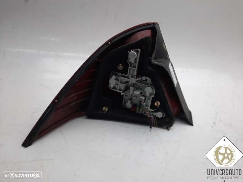 FAROLIM TRASEIRO DIREITO FORD MONDEO III SEDAN 2004 - 1