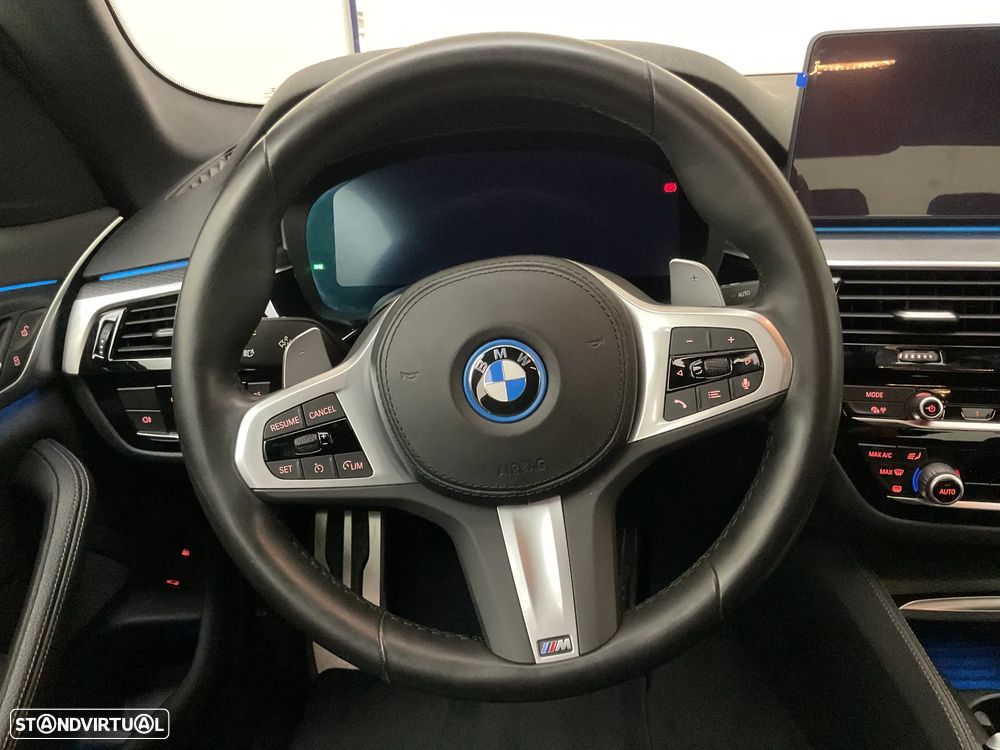 BMW 530 e Pack Desportivo M - 23