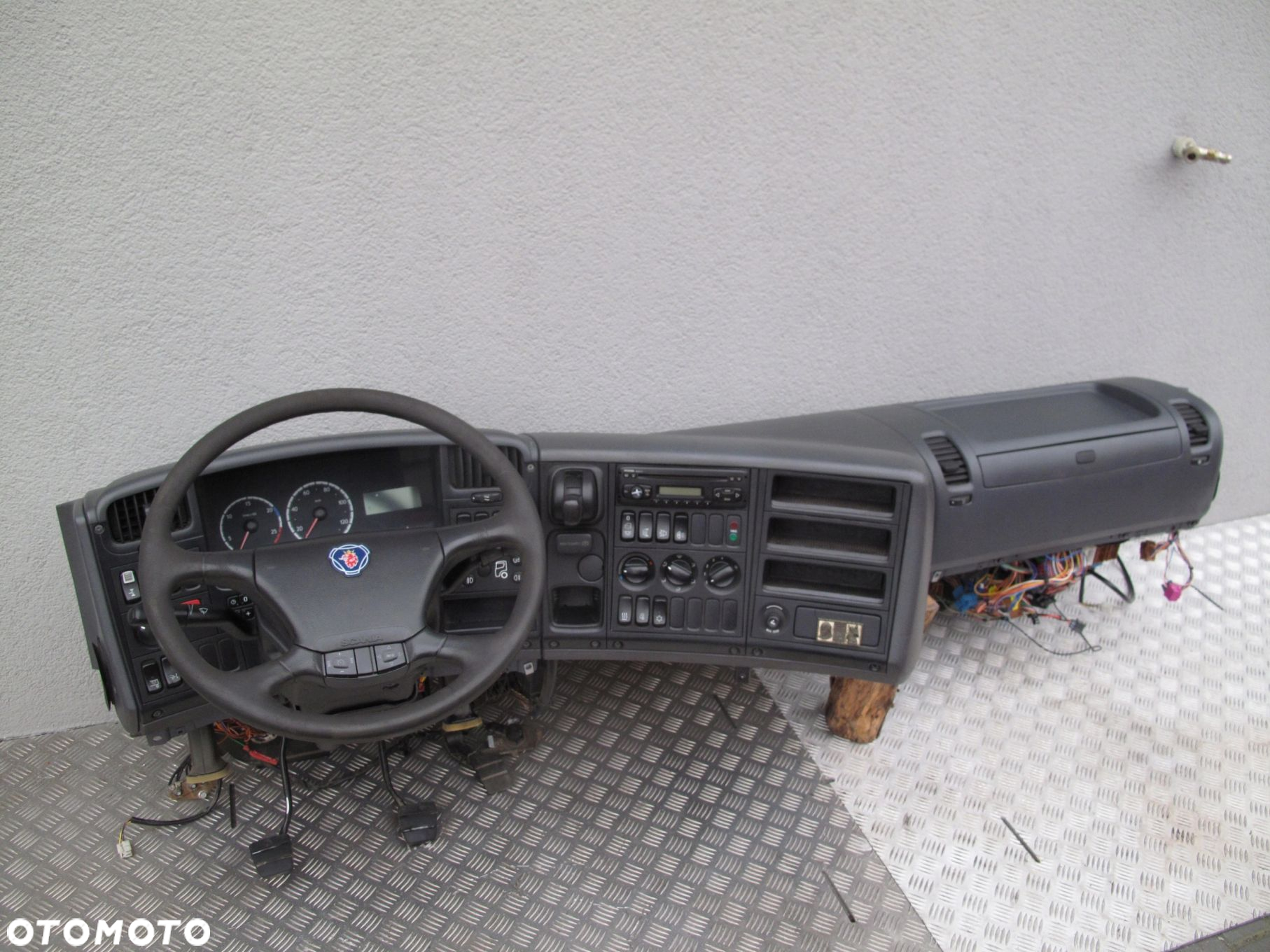 KOKPIT DESKA ROZDZIELCZA SCANIA R STARY TYP - 2