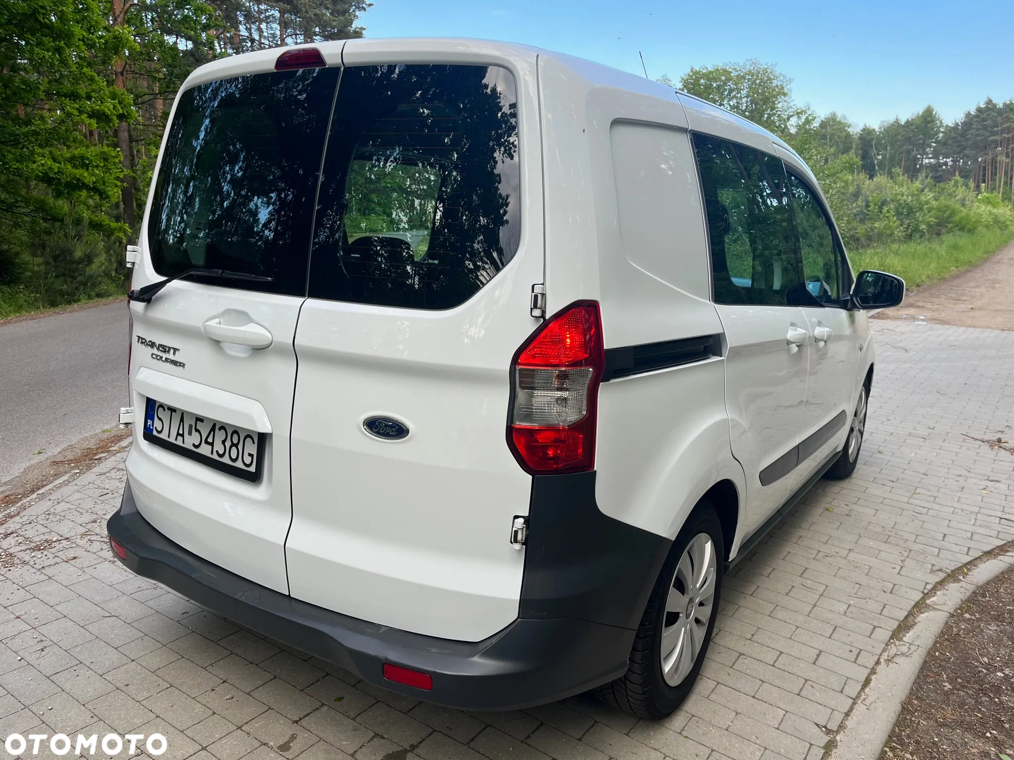 Ford Transit Courier - 15