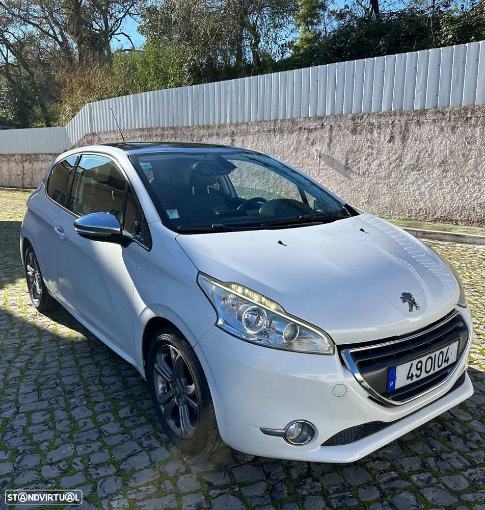 Peugeot 208 1.2 VTi Allure - 1