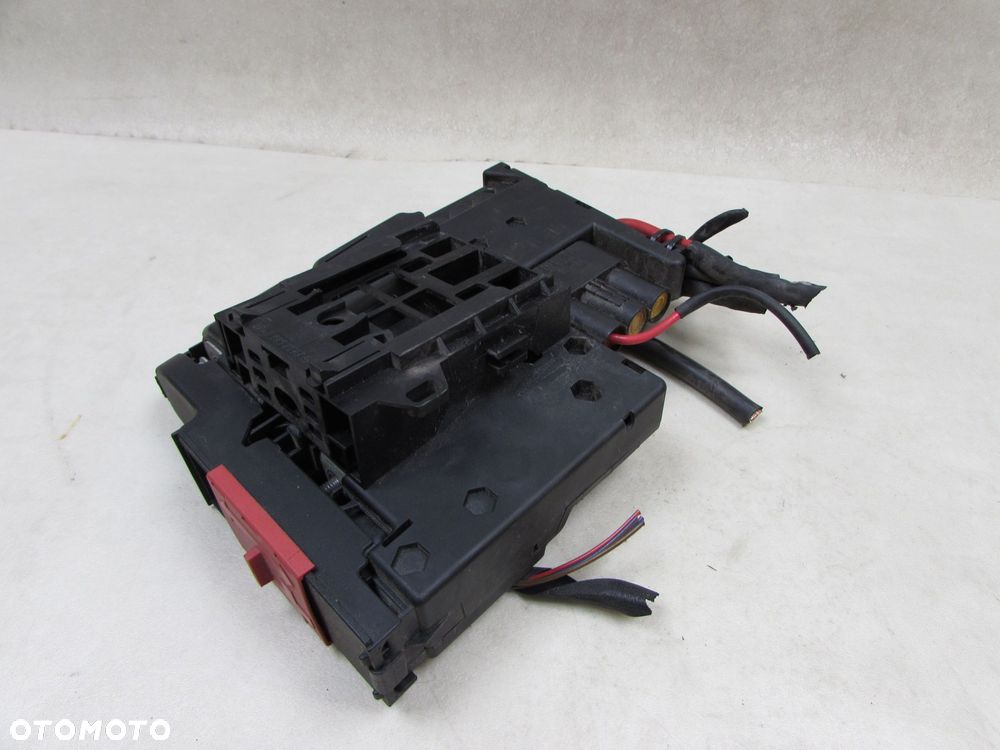 MERCEDES W204 LIFT 12-18 MODUL KLEMA AKUMULATORA SKRZYNKA BEZPIECZNIKOW A2075400740 - 1