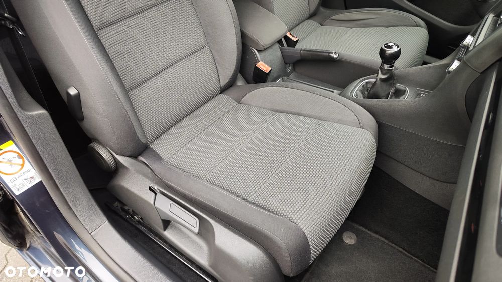 Volkswagen Golf 1.6 Comfortline - 33