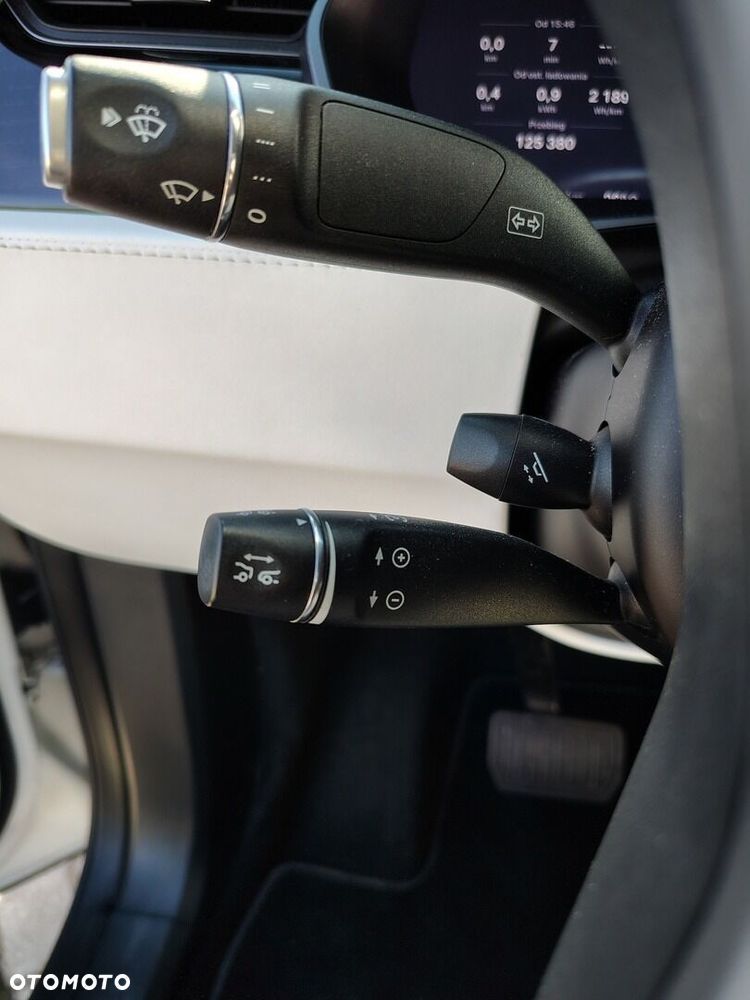 Tesla Model X - 12