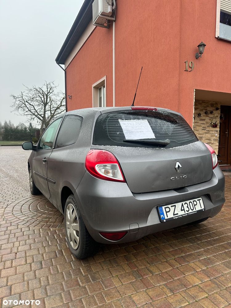 Renault Clio 1.2 16V Authentique - 3