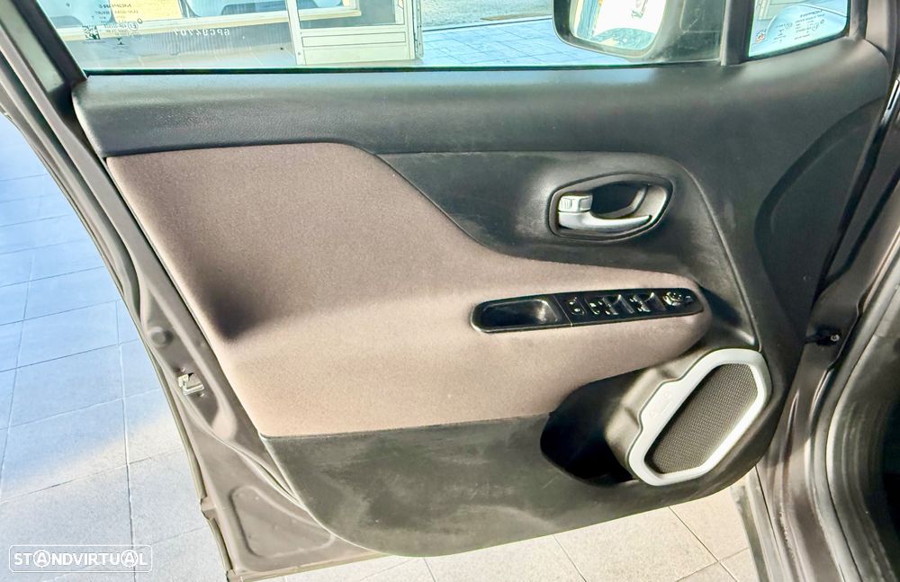 Jeep Renegade 1.6 MultiJet Night Eagle - 21