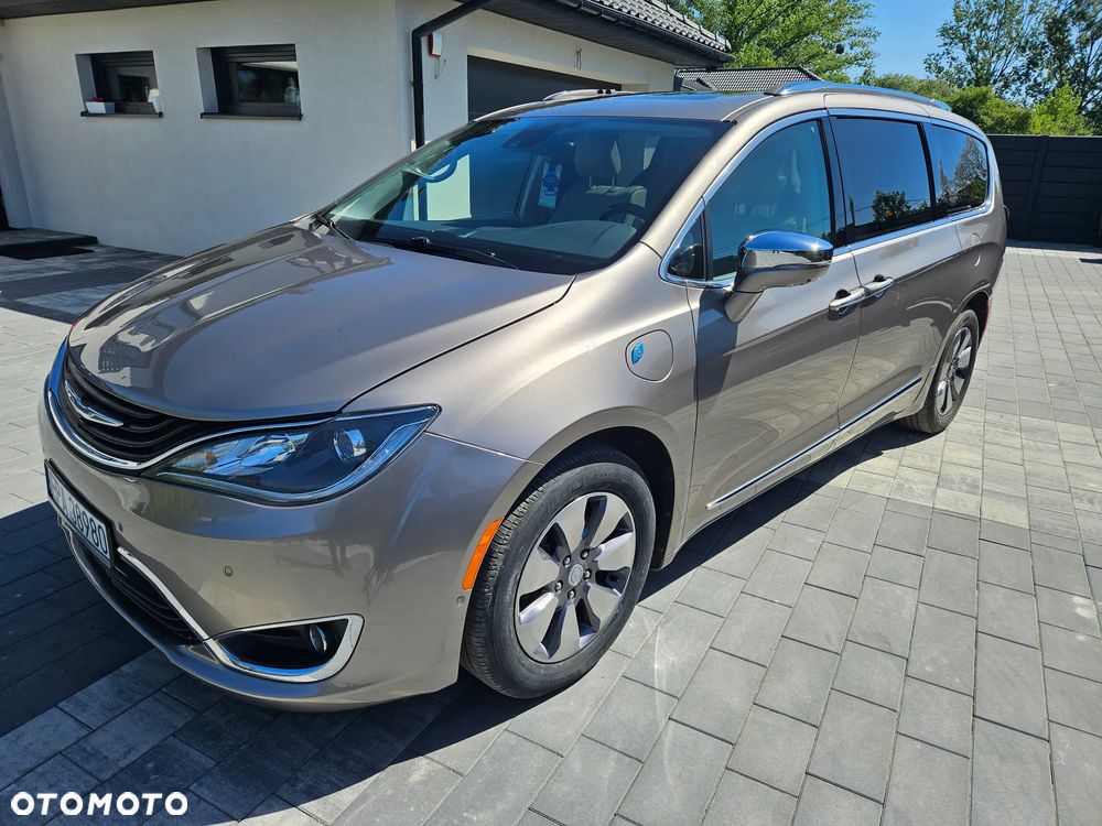 Chrysler Pacifica - 1