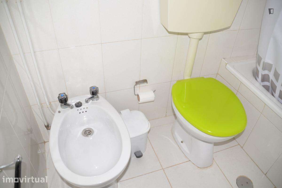 Quarto - localizado em Olivais Coimbra - Grande imagem: 4/18
