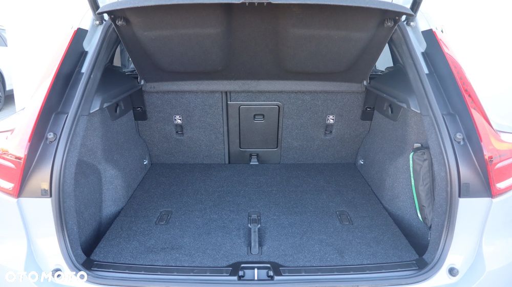 Volvo XC 40 B4 Plus Black Edition - 22