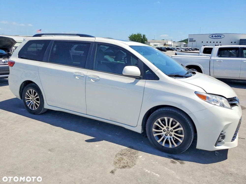 Toyota Sienna - 3