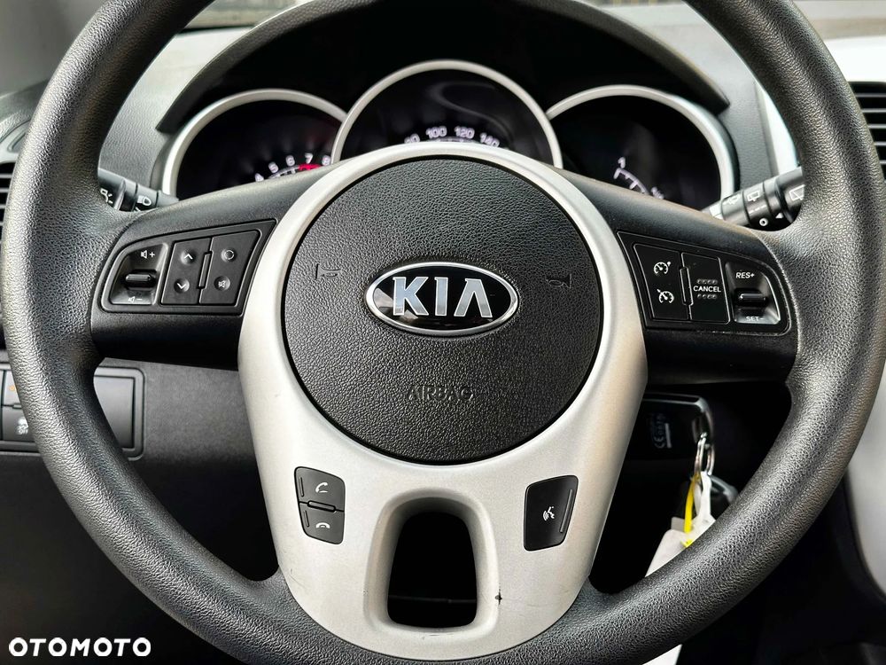 Kia Venga - 22