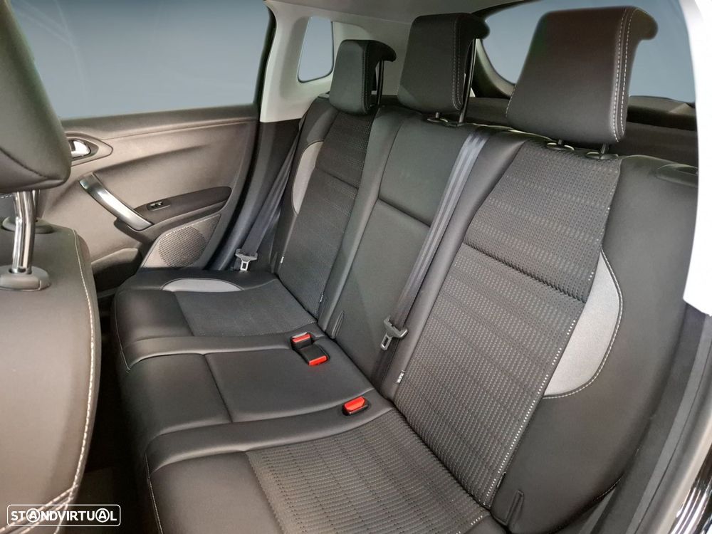 Peugeot 2008 1.2 PureTech Allure - 12