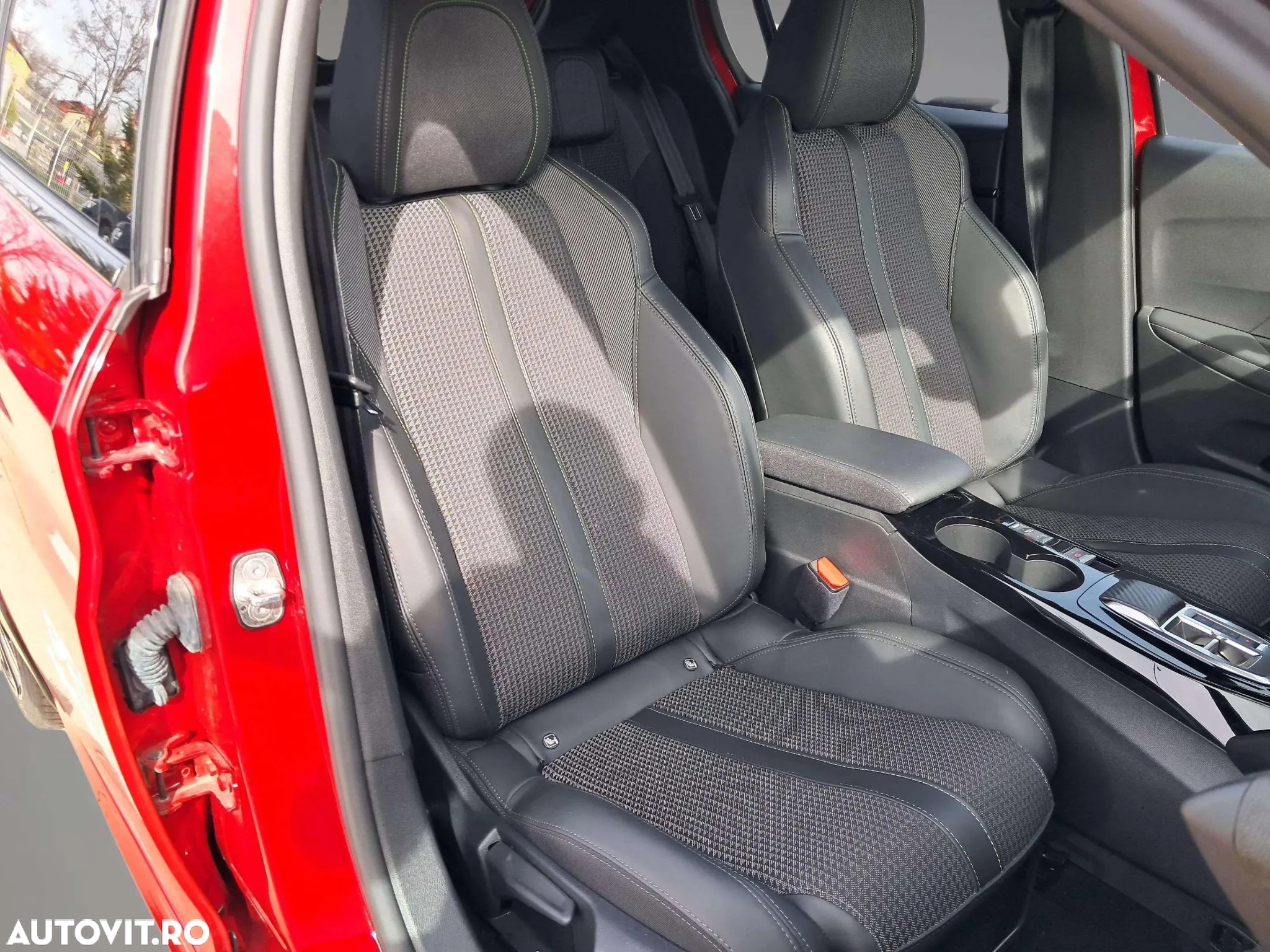 Peugeot 208 e-208 GT - 15
