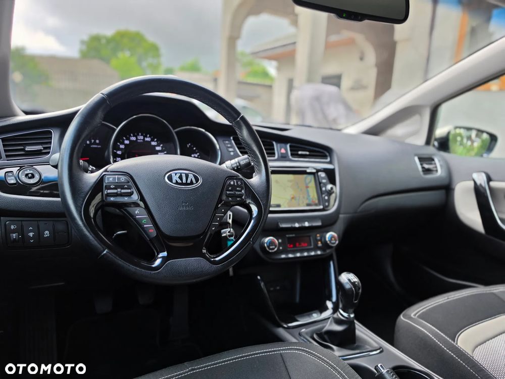 Kia Ceed - 36