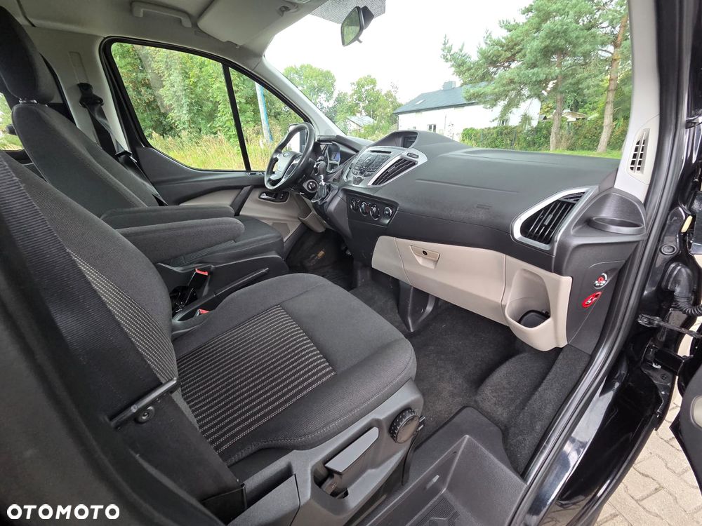 Ford Tourneo Custom - 19