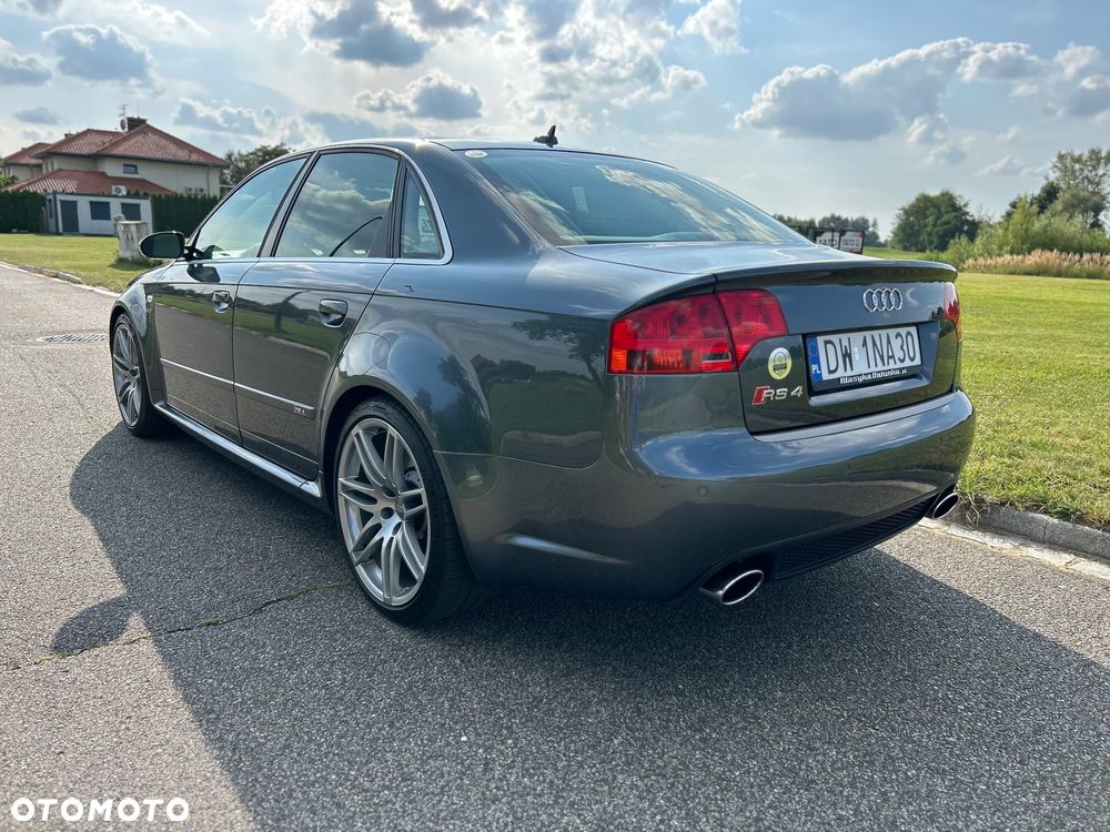 Audi RS4 Limousine - 7