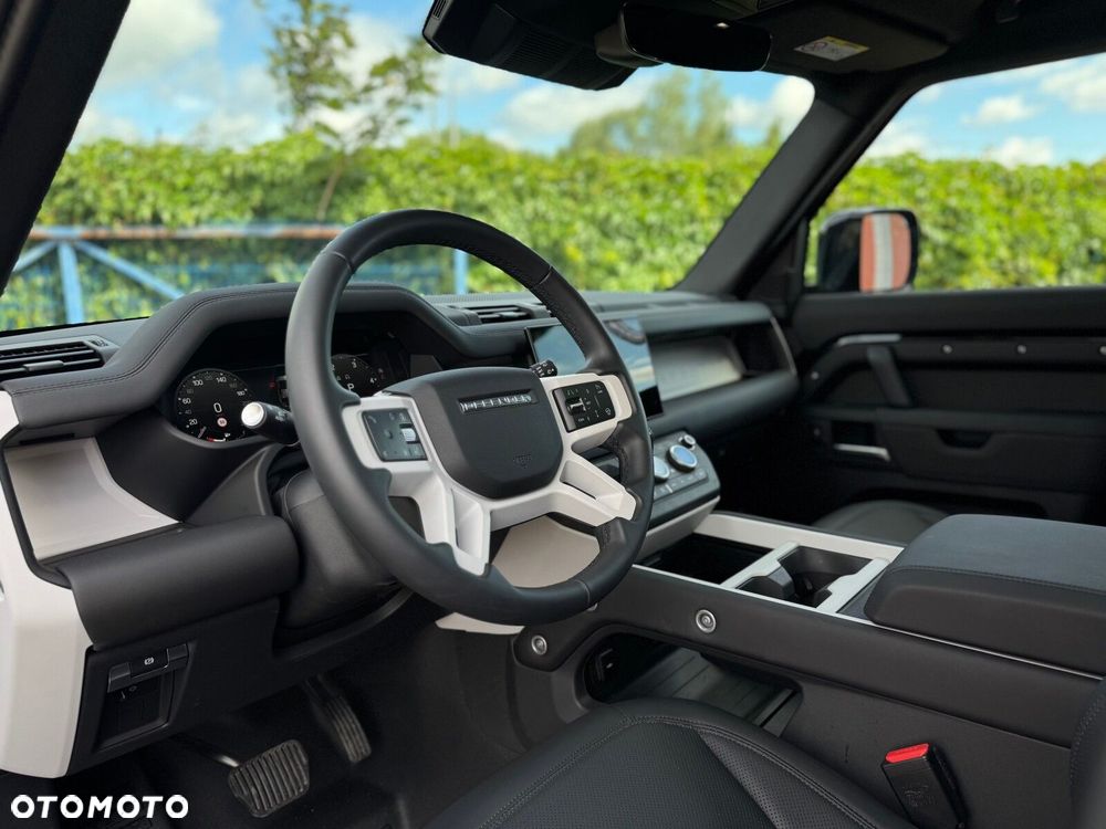Land Rover Defender - 5