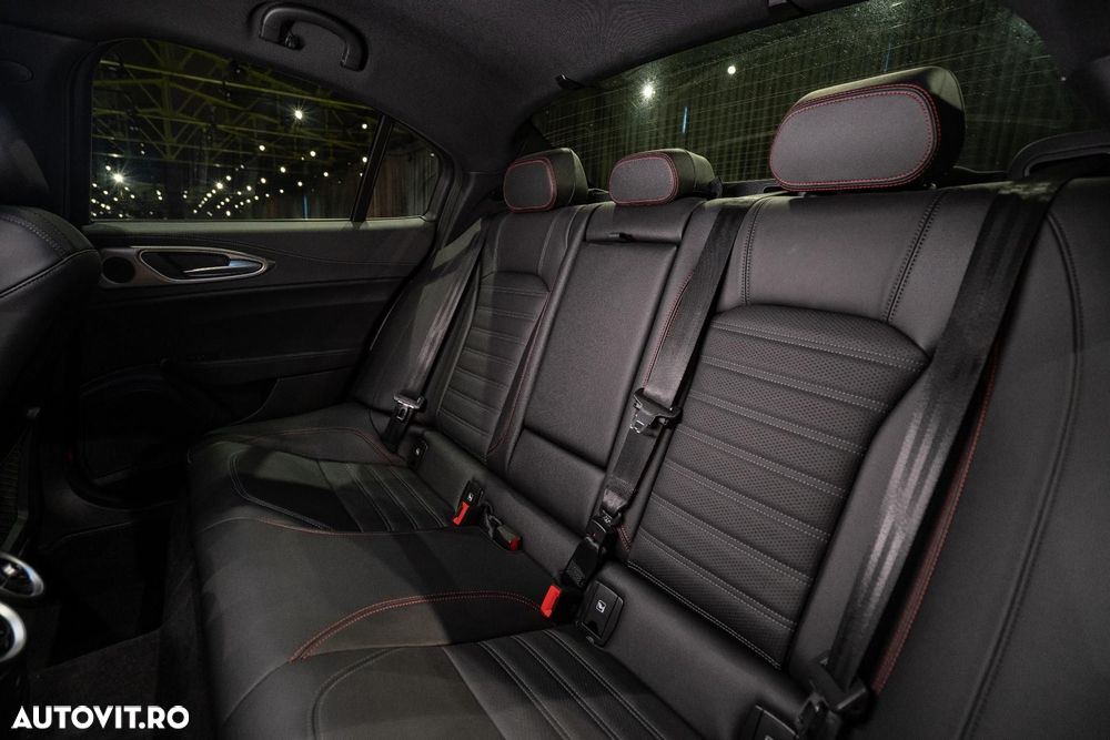 Alfa Romeo Giulia 2.0 Turbo 16V AT8-Q4 Competizione - 32