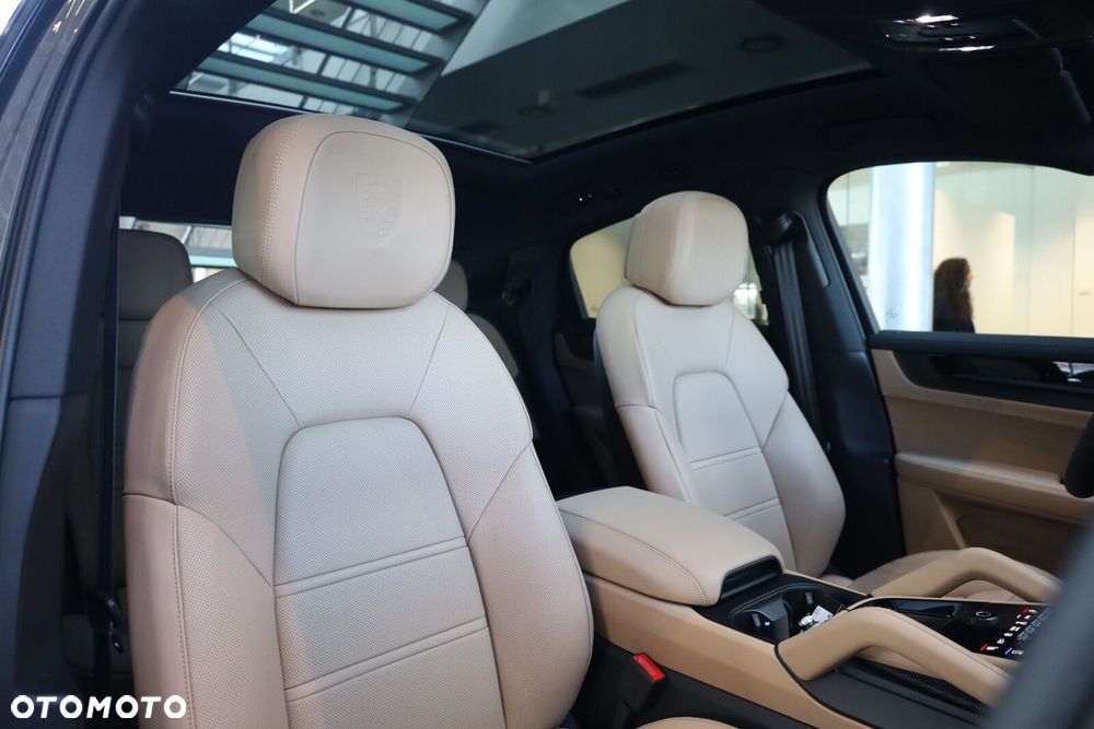 Porsche Cayenne - 18