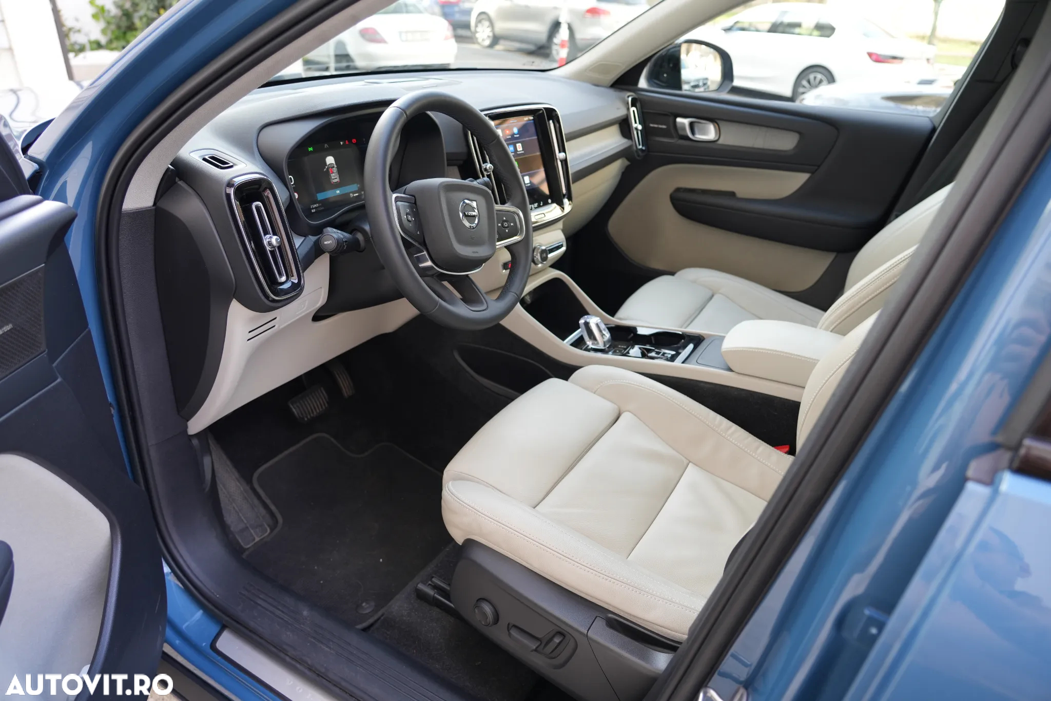 Volvo XC 40 B3 AT FWD MHEV Plus Dark - 10