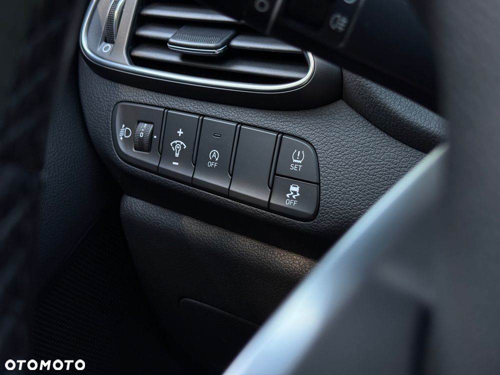 Hyundai i30 1.5 DPI Classic + - 15