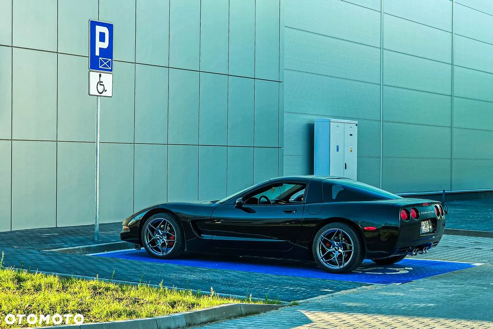 Chevrolet Corvette - 9