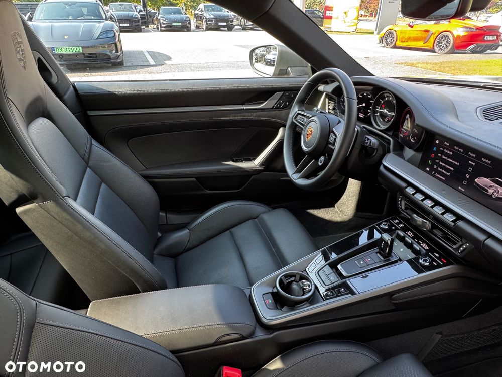 Porsche 911 Carrera 4S - 24