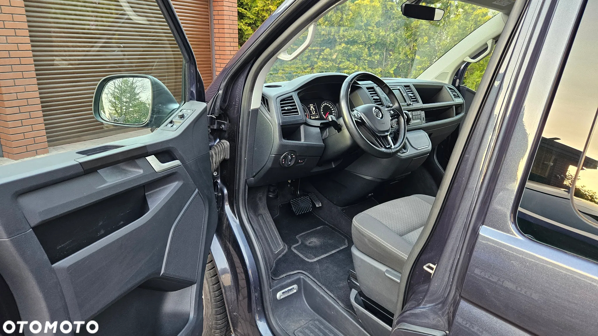 Volkswagen Multivan - 21