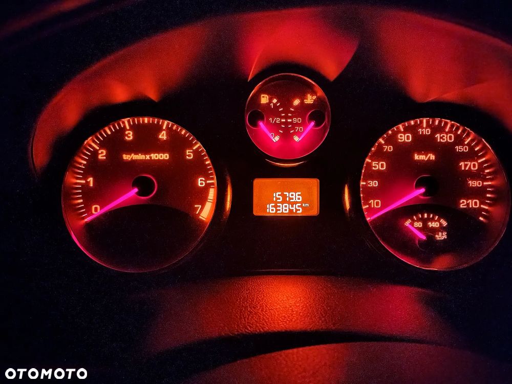 Peugeot 207 - 13