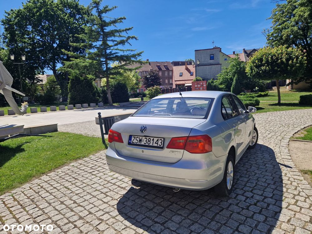 Volkswagen Jetta - 12