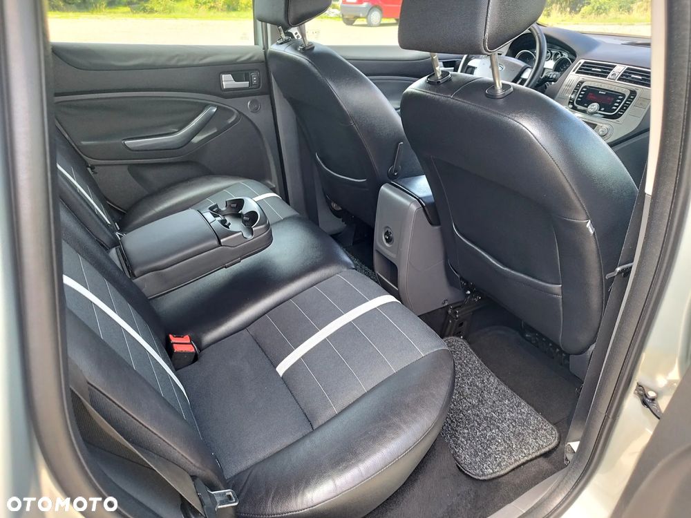 Ford Kuga 2.0 TDCi 4x4 Titanium - 25